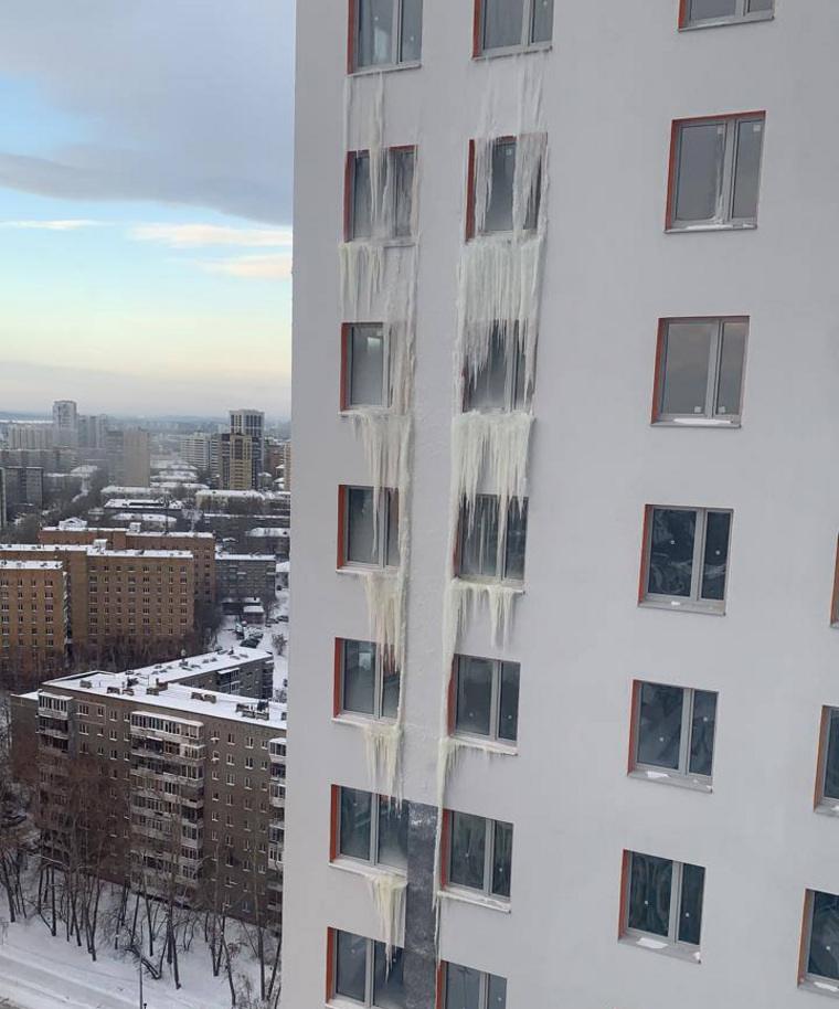 В Екатеринбурге потекла новая многоэтажка в ЖК «Цветной бульвар»