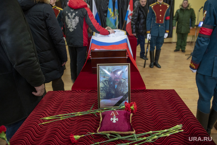 Похороны на Северном кладбище погибшего в зоне СВО старшего сержанта ВДВ Рожкова Вадима. Пермь