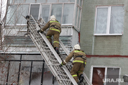 Пожарные на вызове Курган, огонь, пожарная лестница