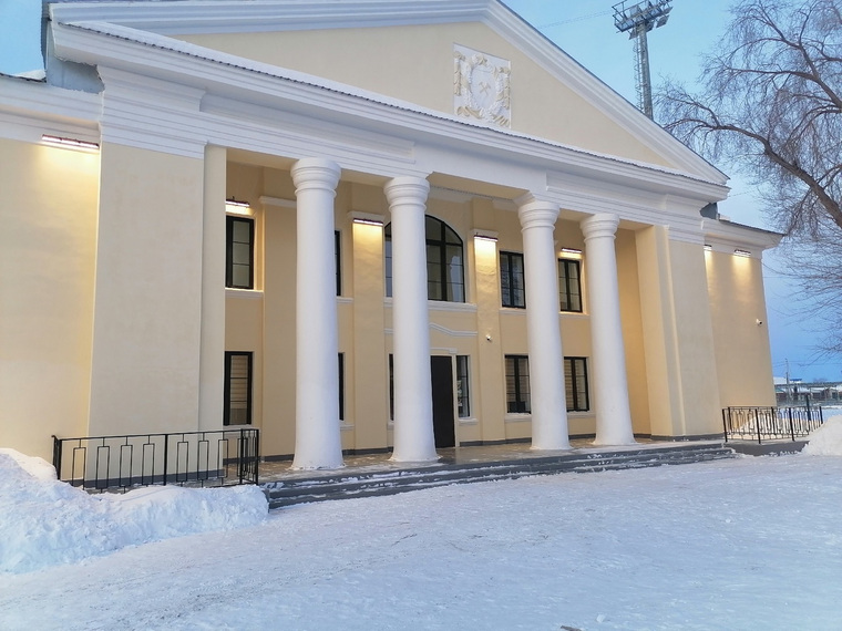 Жители недолго радовались обновленному зданию