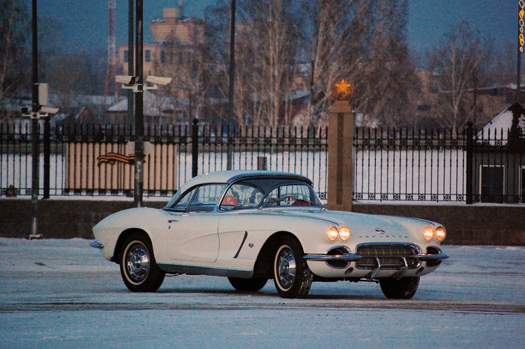 П17 января 1953 года на автомобильной выставке «Motorama» в Нью-Йорке представили Chevrolet Corvette