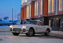 Chevrolet Corvette привезли в музей в 70-ю годовщину презентации модели