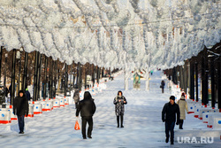 Морозный день. Челябинск, холод, зима, погода, прохожий, климат, кировка, мороз, новогодняя иллюминация