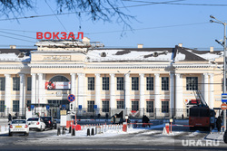 Виды Екатеринбурга, железнодорожный вокзал, автостоянка, жд вокзал екатеринбург, парковка перед жд