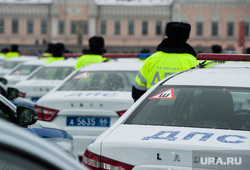 Вручение свердловским полицейским ключей от новых автомобилей. Екатеринбург , машина дпс, машины, лада, lada, полиция, правоохранительные органы, гибдд, дпс, автомобили