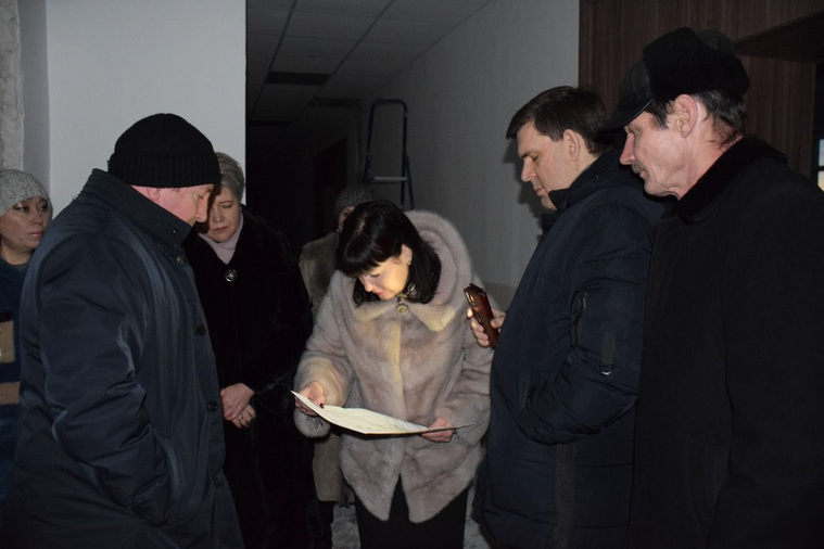 Мэр Кургана Елена Ситникова проверила ход работы по капитальному ремонту местных школ