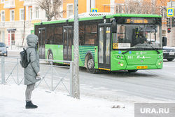 Виды города, зима. Тюмень, автобус, общественный транспорт