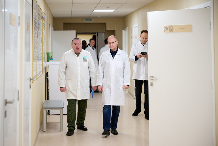 Госпиталь посетил и первый замруководителя Администрации президента РФ Сергей Кириенко