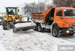 Уборка снега. Екатеринбург, сугроб, снег, уборка снега, снегоуборочная техника, дорожные работы, снег на дороге, вывоз снега, снег в городе