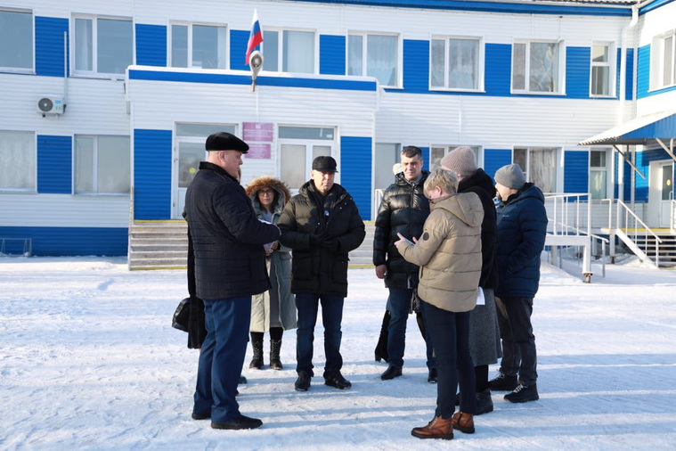 Курганкому губернатору Вадиму Шумкову не понравился ремонт детской поликлиники в Половинском округе