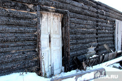 Аварийный дом улица Акмолинская 25 Курган , обгоревшая стена