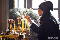 Освящение воды в Храме вознесения Господня. Екатеринбург , свеча, храм, ставит свечку, молитва, христианство