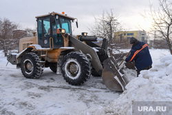 Пресс-тур, посвященный уборке города Екатеринбурга , уборка снега, снегоуборочная техника, трактор, дворник