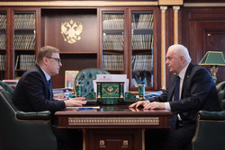 Алексей Текслер (слева) пообещал Михаилу Берулаве поддержать проекты развития агроинженерного университета