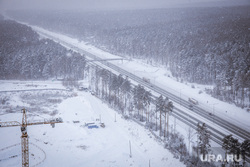 Виды города. Екатеринбург, зима, лес, снегопад, трасса, вид сверху, стройка