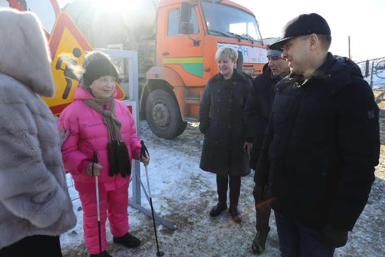 Во время проверки работы губернатор Вадим Шумков пообщался с жителями