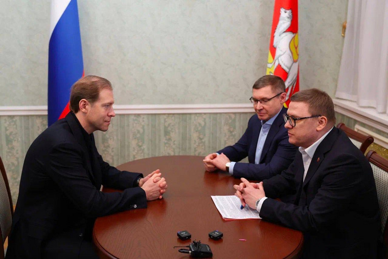 Вице-премьер Денис Мантуров (слева) в беседе с полпредом Владимром Якушевым (в центре) и губернатором Алексеем Текслером высоко оценил усилия челябинских промышленников
