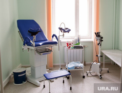 СМТ клиника «Кидс». Екатеринбург, врачебный кабинет, медицинская техника, аппарат, кабинет гинеколога, кабинет уролога