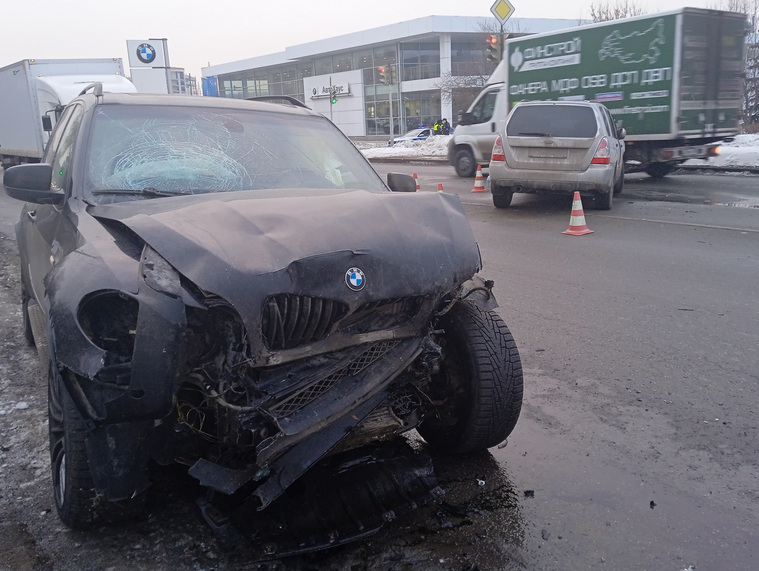 В Екатеринбурге в ДТП двух иномарок пострадали дети и мужчина