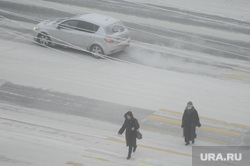 Мороз, зима. Челябинск, снег, пешеходный переход, холод, зима, погода, пешеходы, климат, мороз, туман, метеоусловия