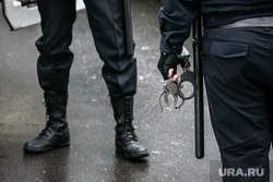 Клипарт "Полиция, доставка подследственного". Москва, полицейский, полиция, спецсредства, наручники, резиновая дубинка