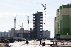 New buildings, people, children.  Nizhnevartovsk, crane, multi-storey building, mother with a stroller, city of Nizhnevartovsk, building
