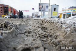 Снег в Екатеринбурге, снег на тротуаре