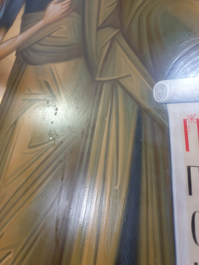 В Богоявленском соборе в Кургане замироточили две иконы
