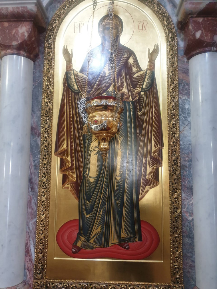 В Богоявленском соборе в Кургане замироточили две иконы