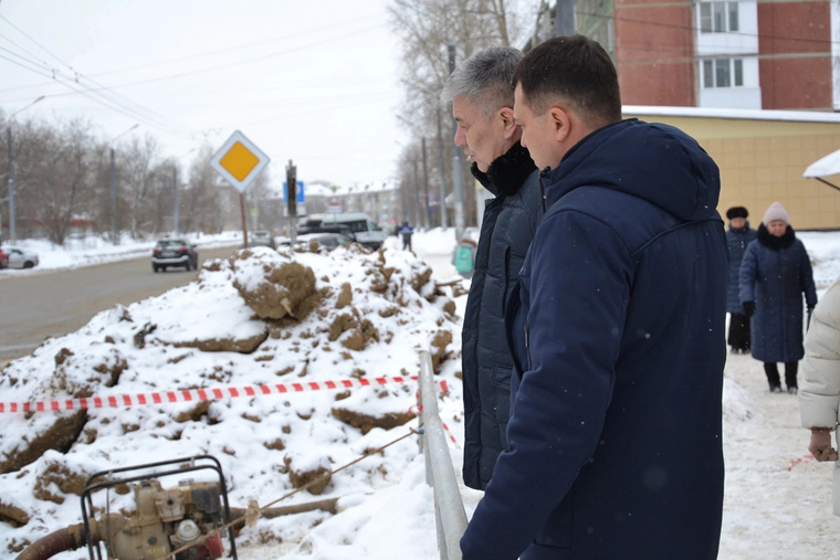 Также в свой первый рабочий день новоизбранный глава Березников выехал на место коммунальной аварии