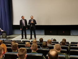 Павел Креков и Борис Кириллов презентовали фильм военным 15 февраля