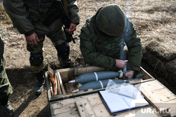 Тренировочные стрельбы мобилизованных с Центрального военного округа на полигоне Еланский. Свердловская область, минометный расчет, минометный снаряд, артиллерийская мина, подготовка военных