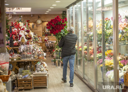 Достопримечательности и повседневная жизнь. Армения. Пермь, цветочный салон, букет красных роз, магазин цветы