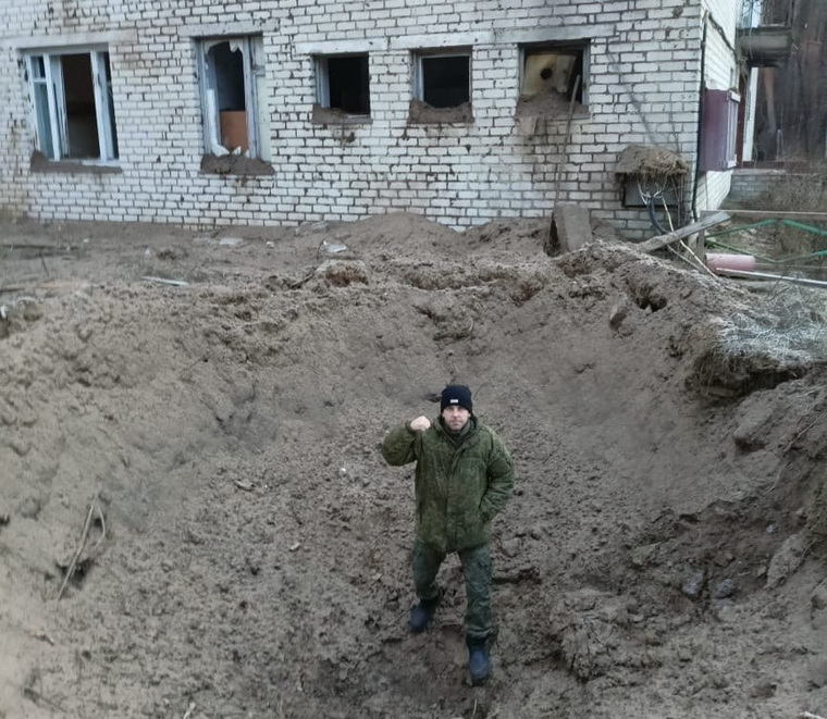 Александр Токаев продолжил стоять на посту даже после взрывов двух снарядов вблизи от него