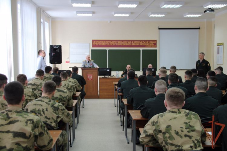Геннадий Зайцев поделился с курсантами военного вуза личным опытом ликвидации опасных преступников и террористов
