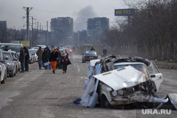 Эвакуация людей из осажденного Мариуполя. Украина, автомобили, колонна, эвакуация, машины, украина, мариуполь, следы от пуль, беженцы, автомобиль, гуманитарная катастрофа