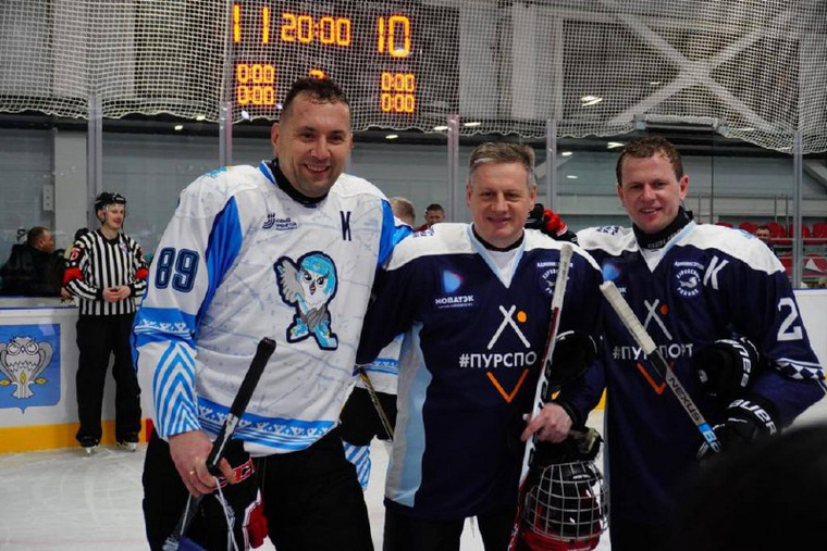 Андрей Воронов и Антон Колодин сразились на льду в составе команд
