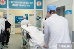 Алексей Текслер посетил Челябинскую областную больницу. Челябинск, кардиология, операционная, пациент, больной, каталка, врач, больница