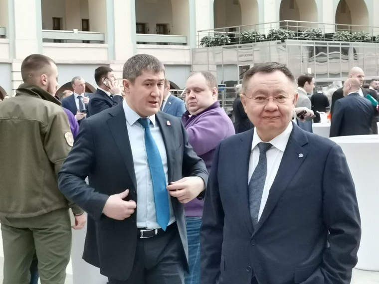 В Гостином дворе Дмитрий Махонин также встретил министра строительства и ЖКХ РФ Ирека Файзуллина