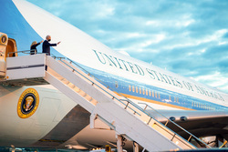 Президент США. stock, трап, борт, самолет, Джо Байден, Джилл, stock