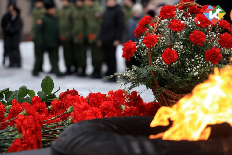 Курганские VIP возложили цветы к Вечному огню в честь Дня защитника Отечества