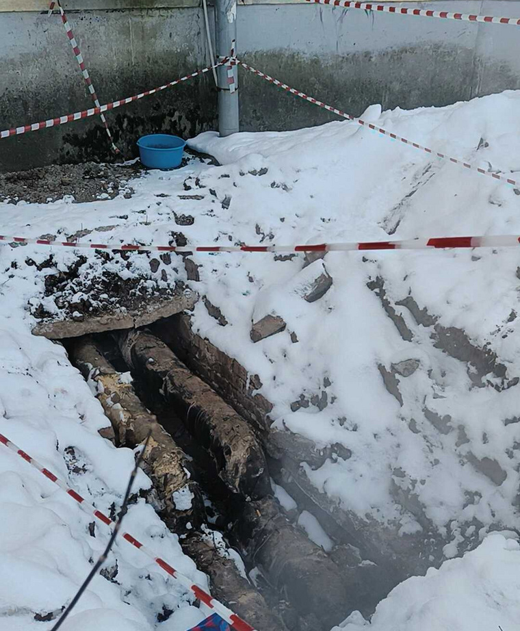 Жители одного из домов в центре Перми пожаловались на новый прорыв трубы на теплосети