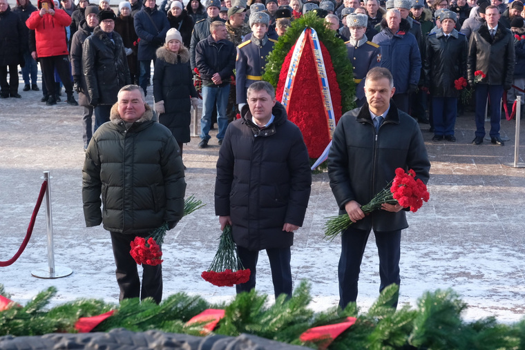Губернатор Прикамья Дмитрий Махонин возложил цветы к Вечному огню в честь Дня защитника Отечества