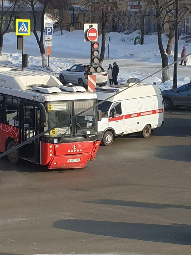 ДТП на перекрестке ул. Крисанова и Ленина в Перми