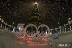 Строительство новогоднего ледяного городка. Пермь, елка, новогодняя иллюминация, ледяная скульптура 300 лет перми