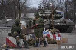 Эвакуация людей из осажденного Мариуполя. Украина, армия, военные, украина, мариуполь, беженцы, блок пост, танк, солдат, гуманитарная катастрофа