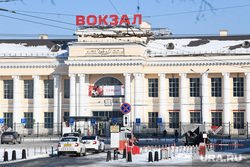 Виды Екатеринбурга, железнодорожный вокзал, автостоянка, жд вокзал екатеринбург, парковка перед жд