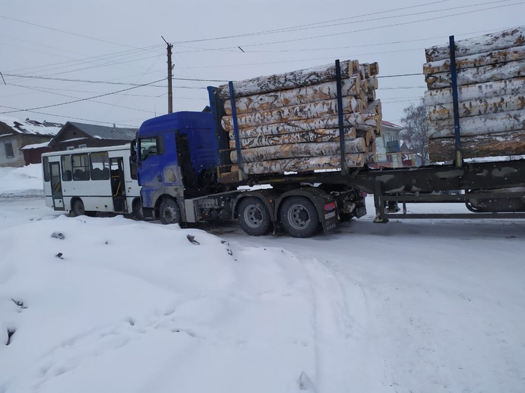 В автобусе находились три пассажира