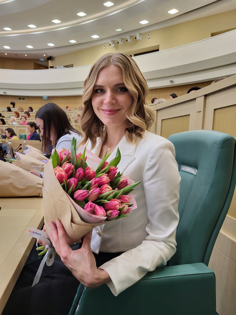 В преддверии праздника предпринимательницам вручили букеты тюльпанов