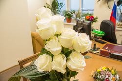 Арбитражный суд ХМАО. Новое здание. Ханты-Мансийск, офис, букет, цветы, белые розы